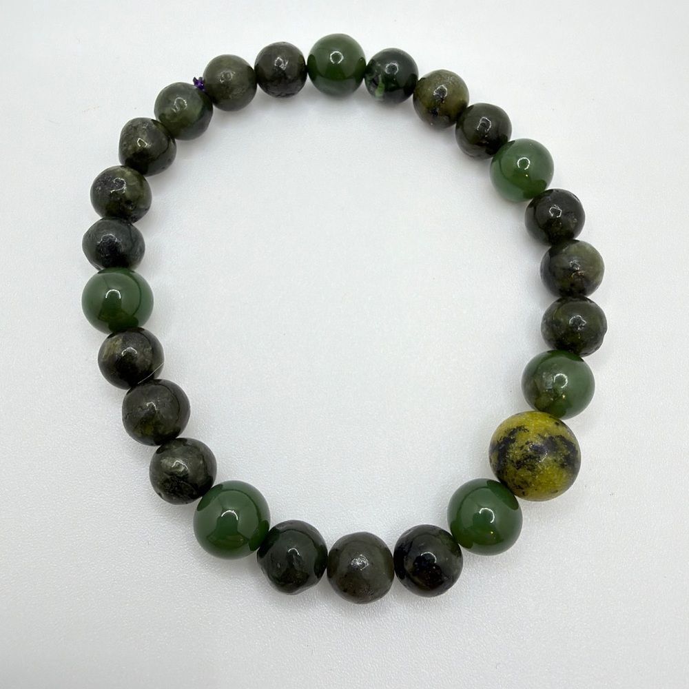 NWOT‎ Nephrite Jade and Connemara accent beaded stretch bracelet!